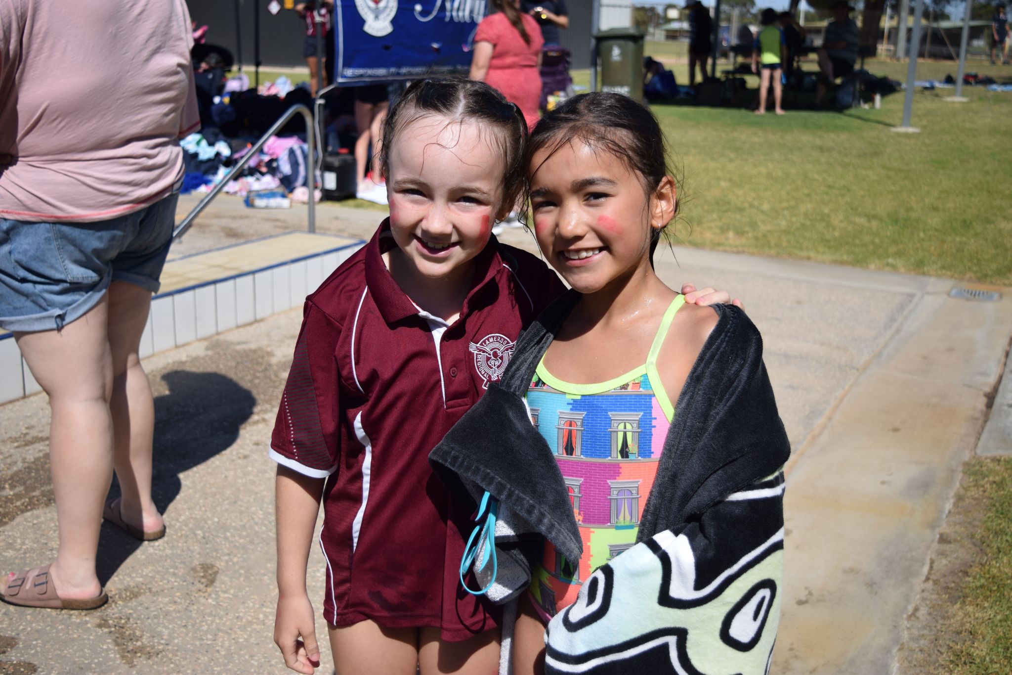 maroon v navy swimming carnival