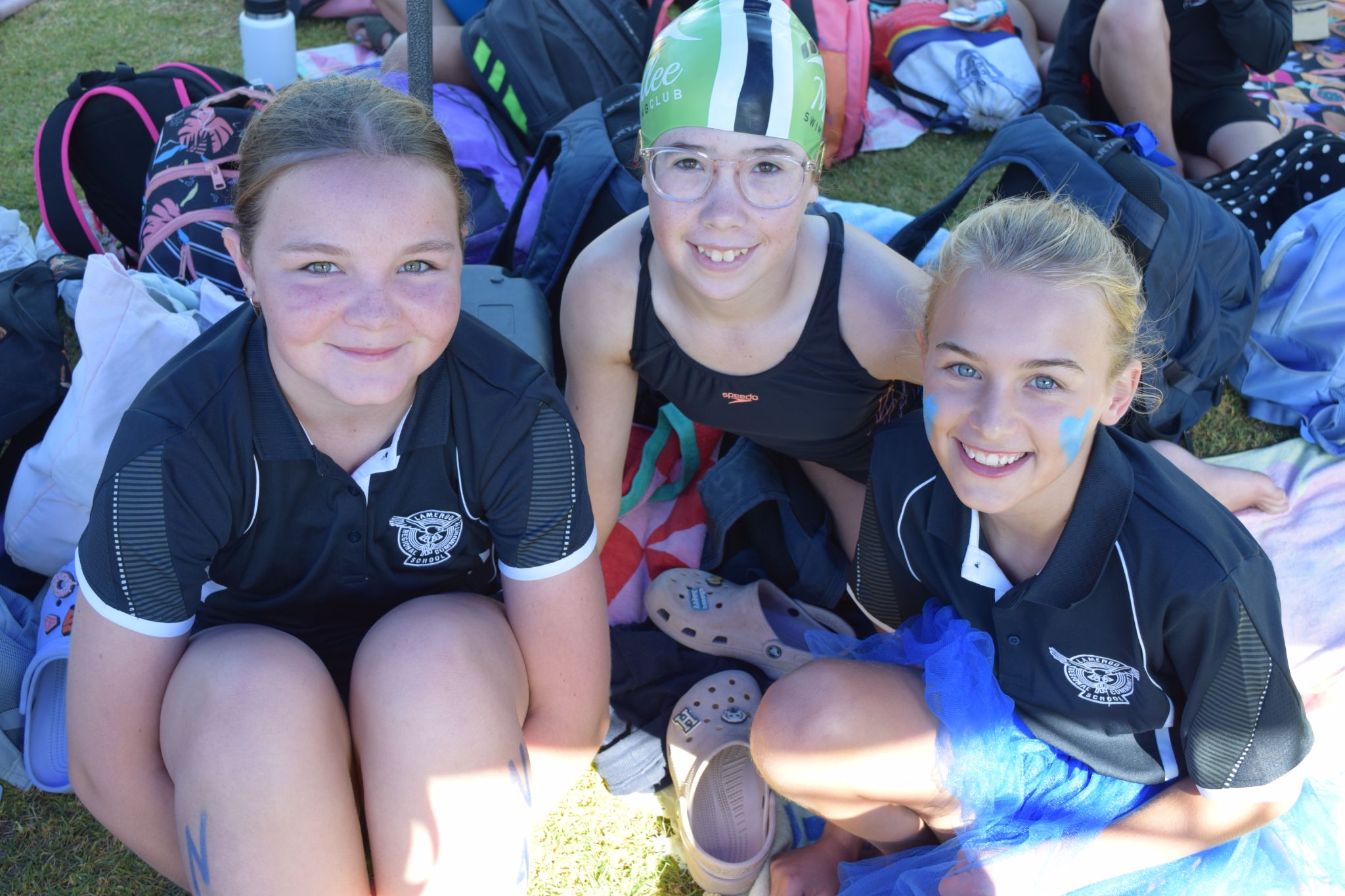 maroon v navy swimming carnival